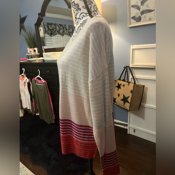 Gap size large hi low sweater with stripes - Picture 7 of 7